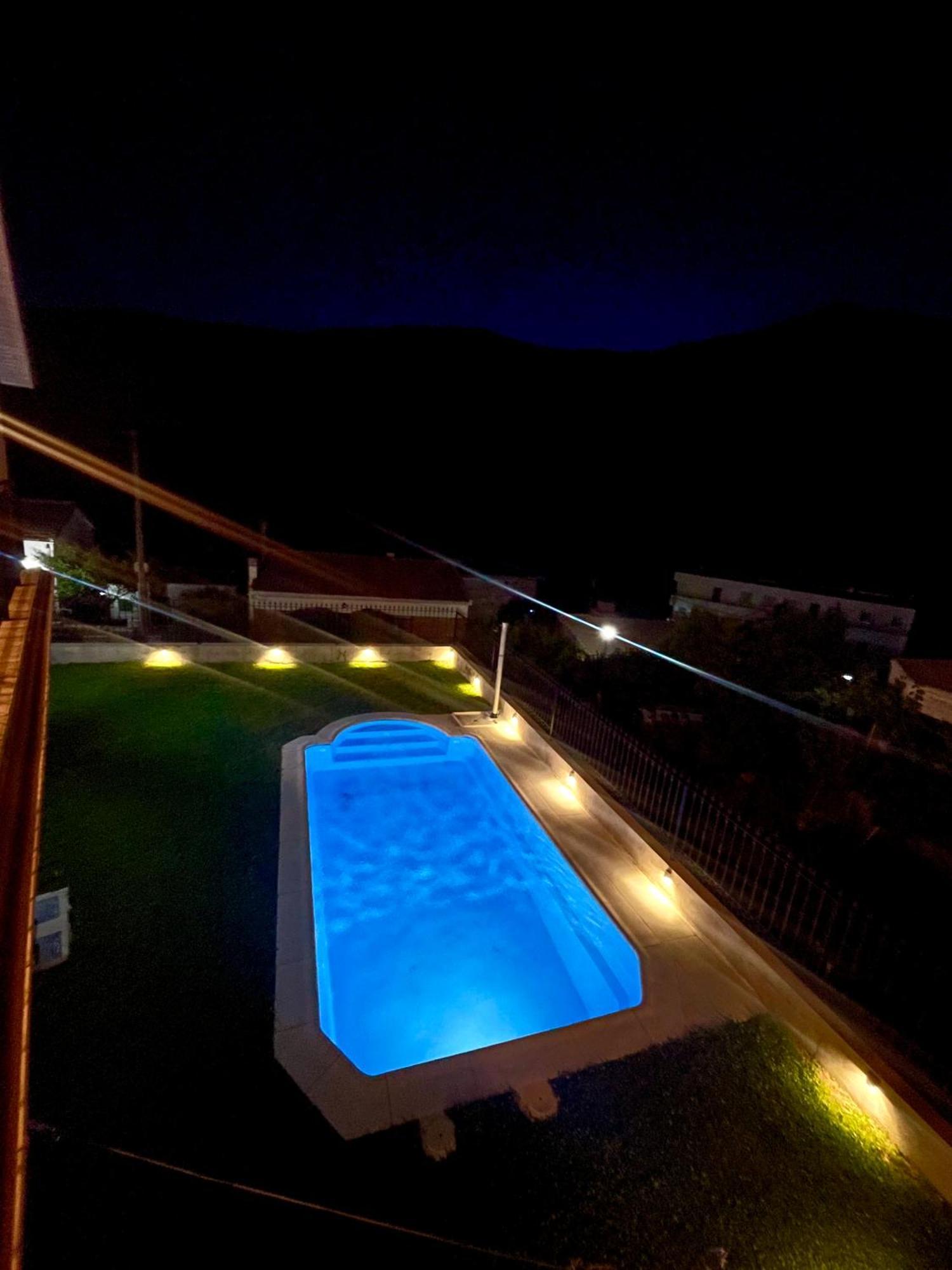 El 42 Mijares Villa ภายนอก รูปภาพ
