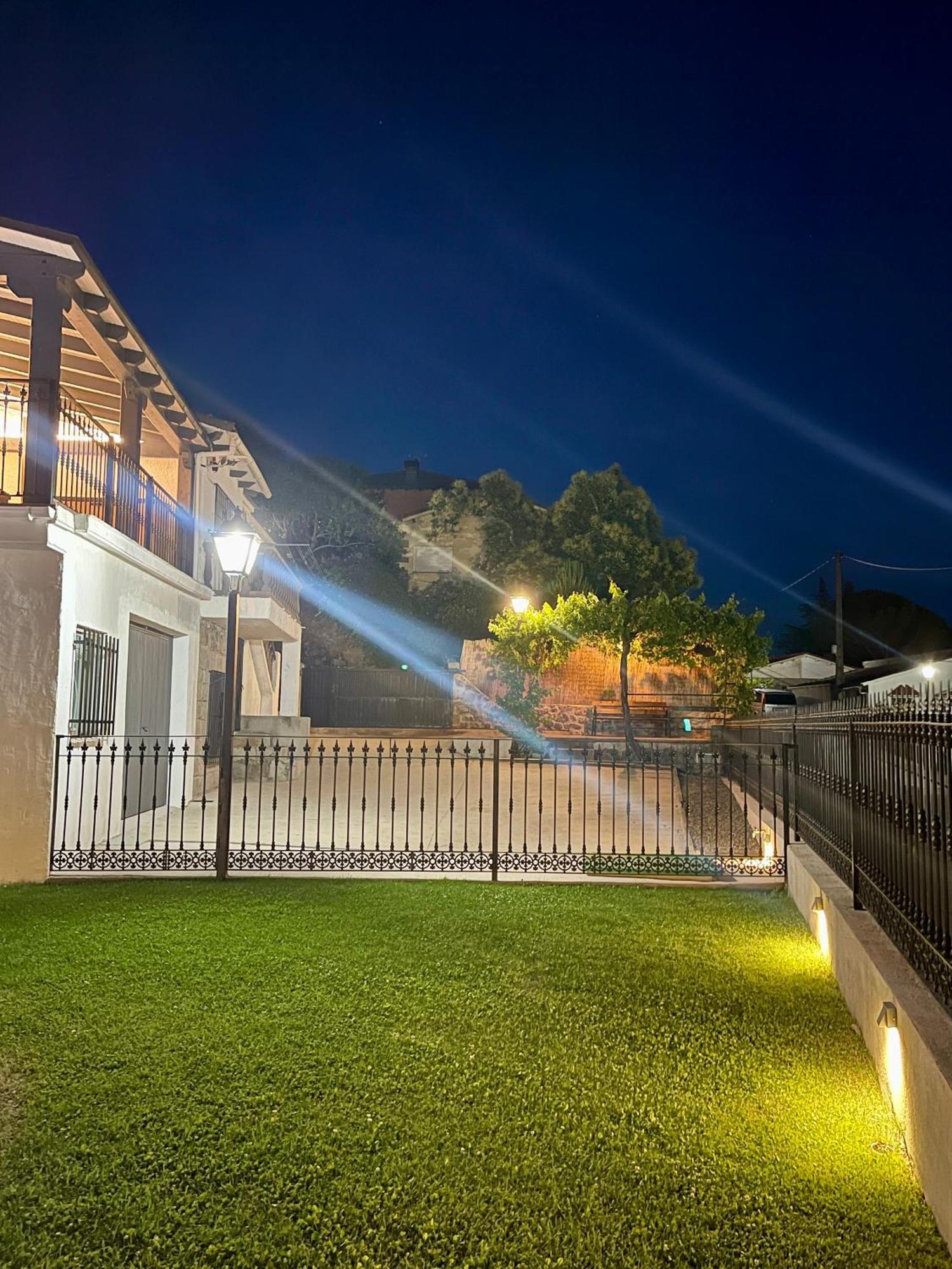 El 42 Mijares Villa ภายนอก รูปภาพ